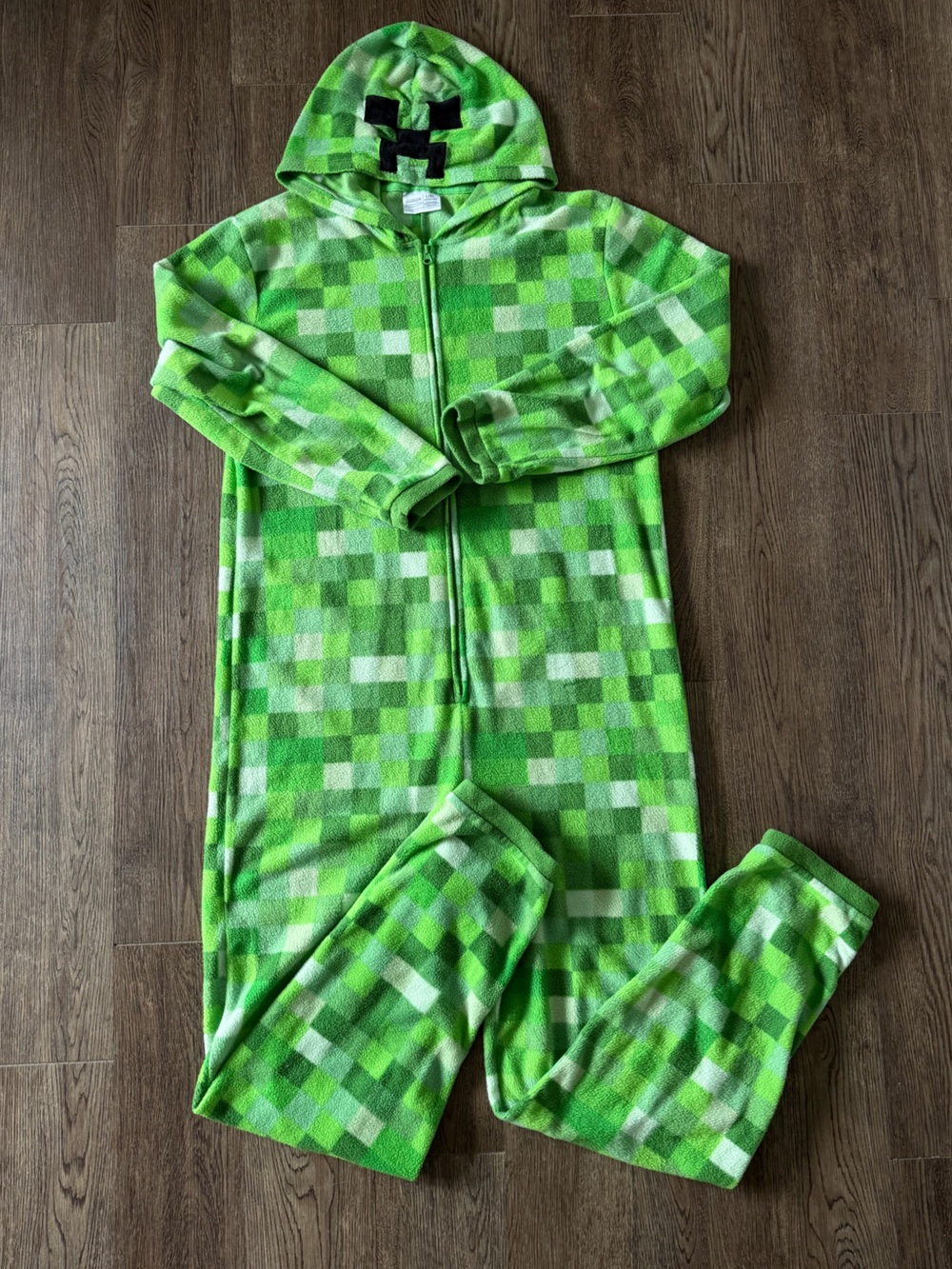Men’s Minecraft Creeper Onesie Size L/XL, Perfect for Pajamas or Halloween